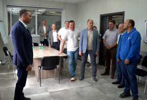 Дмитрий Демешин посетил тренировки юных спортсменов в ледовом хоккейном комплексе 