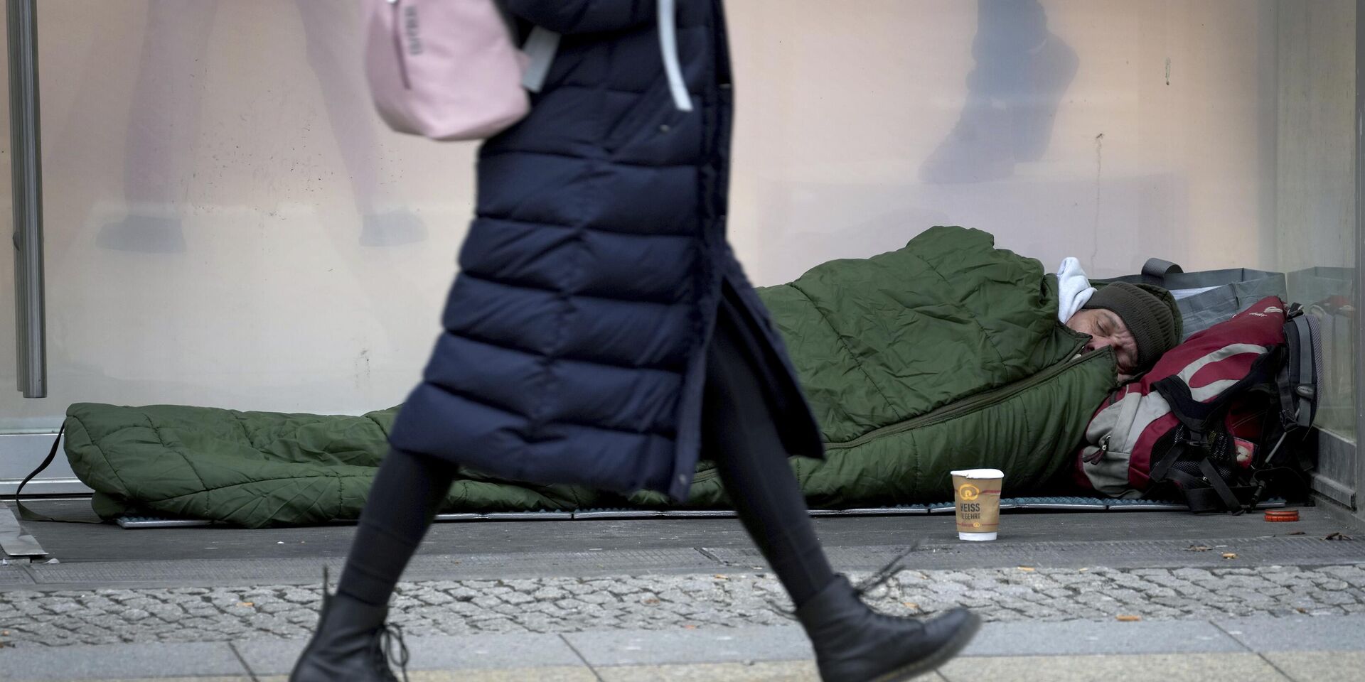 Бездомный в Берлине, Германия. Архивная фотография - ИноСМИ, 1920, 17.01.2026