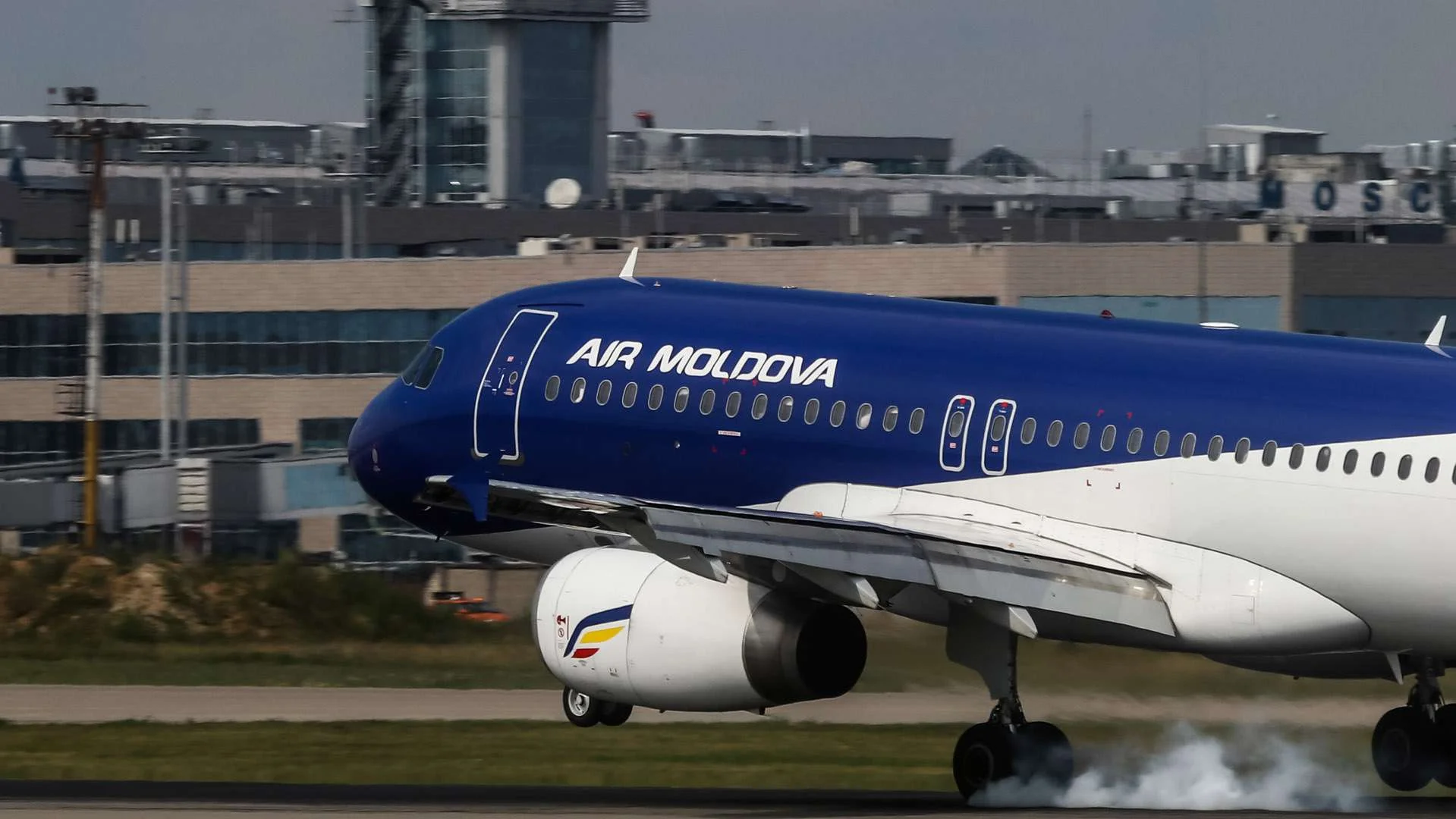 Air moscow. Air Moldova самолеты. Москва с самолета. Русские авиакомпании. АИР Молдова полёты в Россию.