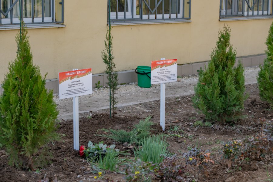Аллею памяти заложили в севастопольской школе 32