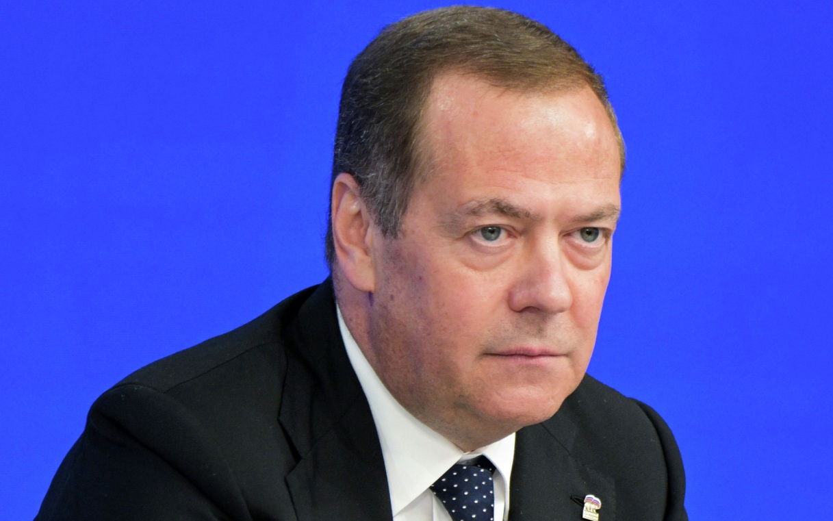 Медведев заявил, что Германия вольна выбирать между крахом и диалогом
