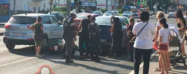 На Ленинском проспекте Санкт-Петербурга при столкновении с автомобилем Mercedes погиб байкер