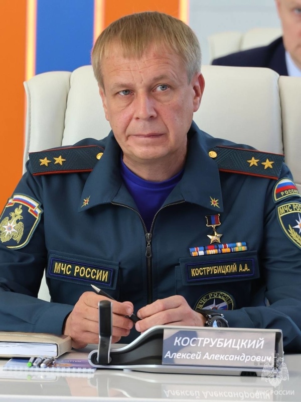 Глава МЧС России Александр Куренков представил личному составу своего заместителя Алексея Кострубицкого