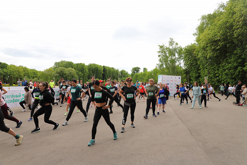 Марафон открытие. Марафон открытие. Бегун в кремле. Московский полумарафон. Марафон собянин.