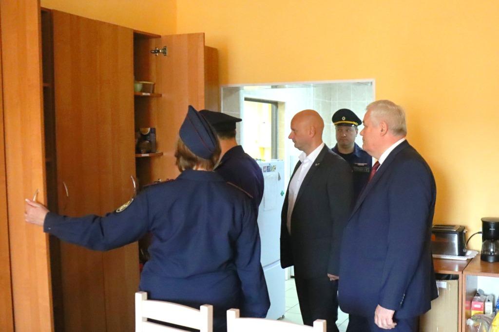 Прокурор Мурманской области и представители общественности посетили исправительный центр в Мурманске