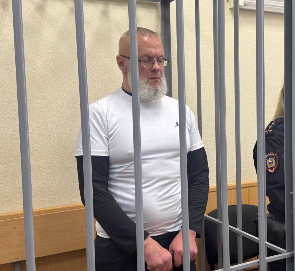 В Екатеринбурге Андрею Овчинникову вынесли приговор за похищение человека и владение оружием | Авторитет получил в Екатеринбурге срок за владение оружием и похищение человека 
