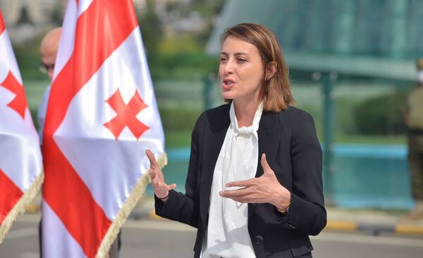 Председатель фракции "Единое нацдвижение" Хатия Деканоидзе"Министр иностранных дел Украины сделал сегодня очень важное заявление и призвал дружественные Украине страны криминализировать т. н. символ российской военной агрессии – "Z". Все имеет свое измерение, наша совместная ответственность как политиков – осознать внутри себя, насколько в сложной ситуации находится дружественная нам Украина. Парламент имеет такое измерение, и мы должны показать эту солидарность". - Sputnik Грузия