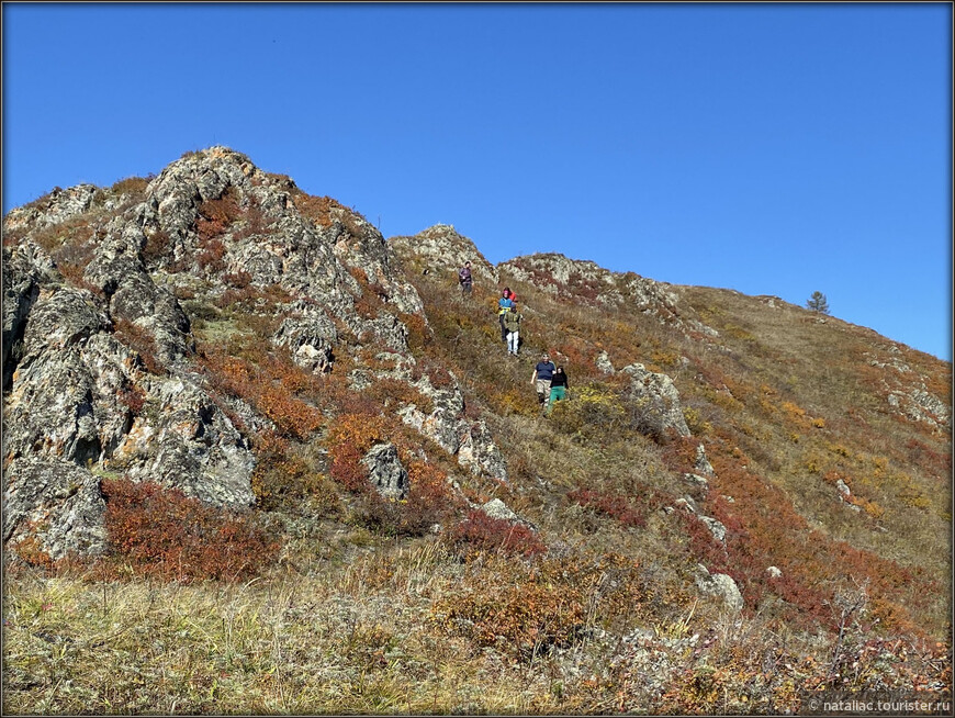 «Осенние краски Уймонской долины». Прощальный день: на гору Маяк с закрытыми глазами, посиделки на берегу Катуни и у костра в ночи 
