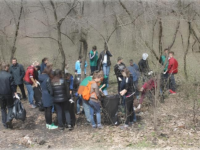 Профсоюзная молодёжь на агородском субботнике