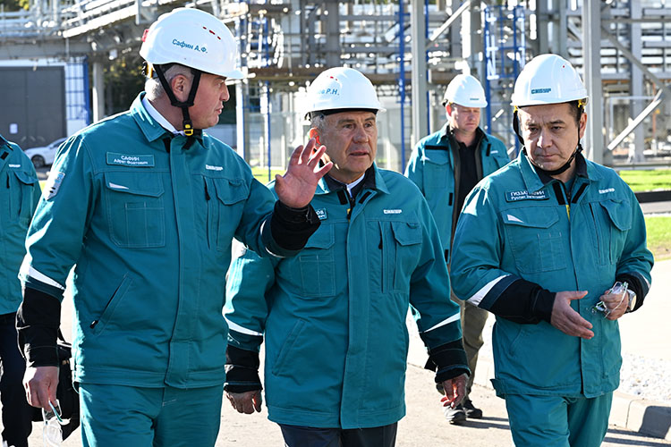 На высокую позицию наши эксперты ставят члена правления СИБУРа Руслана Гиззатуллина