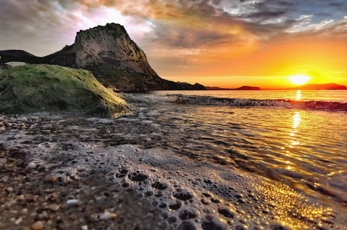 «Восход в деталях». Республика Крым, 2020 год. Huawei Mate 20 Pro, ISO 50, f/2.2, 1/520 c, f=2,35 мм. Фото: Александр Разумов / Предоставлено РГО 