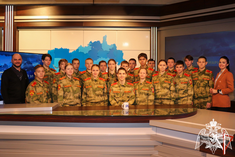 Учащиеся подшефного класса Росгвардии побывали в гостях у журналистов телекомпании ГТРК «Марий Эл»