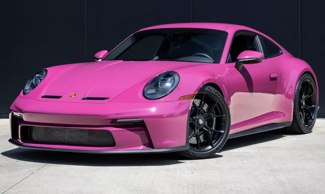 Ярко-розовый Porsche 911 GT3 Touring выставлен на продажу за 25 млн рублей