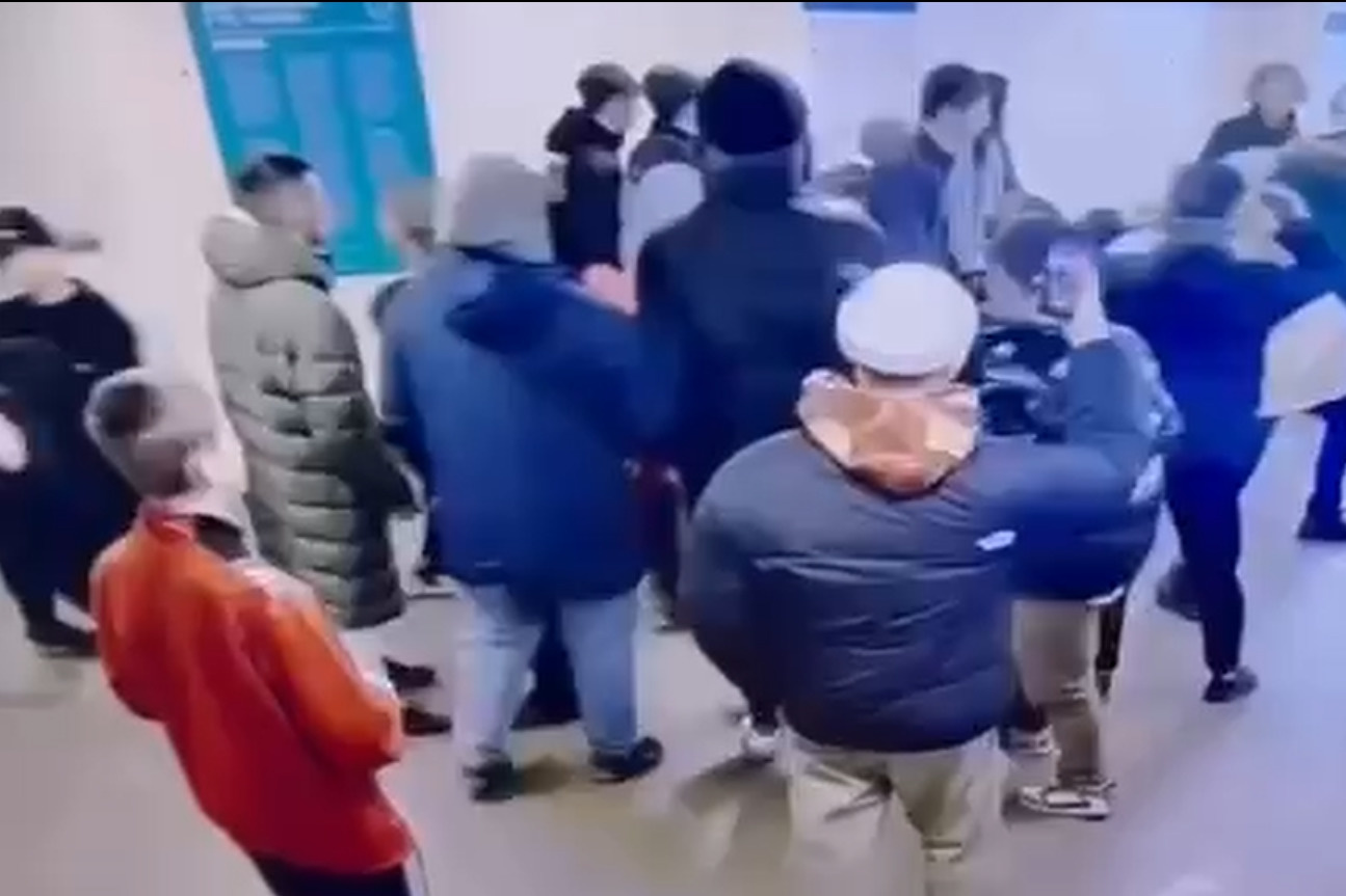 Начало конфликта «за шмот» в «Галерее» в Петербурге попало на видео ...