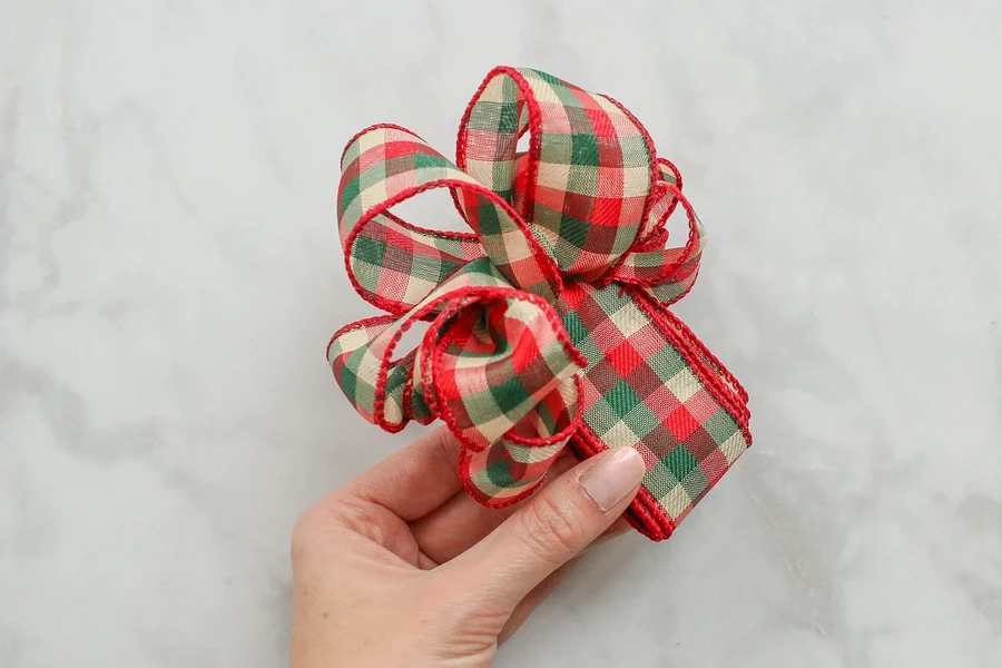 Как завязать бант на коробке с подарком: 6 пошаговых инструкций + видео