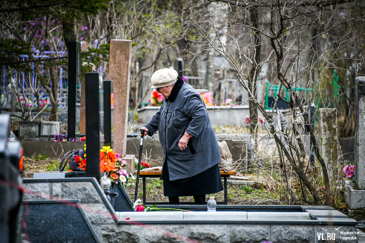 14 километр владивосток кладбище. Старое морское кладбище владивосток. Морское кладбище владивосток. Морское кладбище аллею героев. Морское кладбище приморский край.