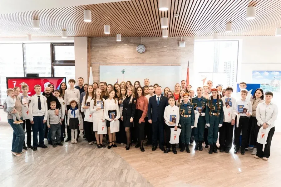 Севастопольским школьникам вручили первые паспорта 