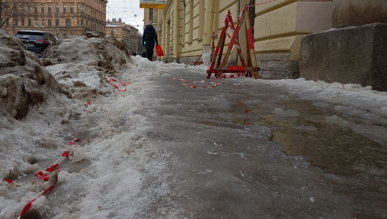 Правительство Петербурга закупило соль и песок для борьбы с гололедицей