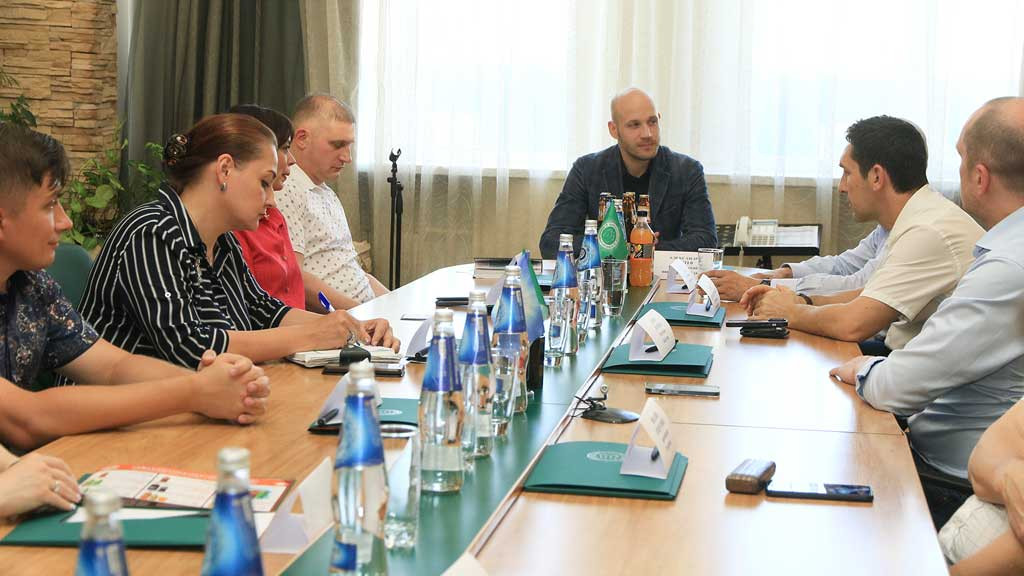 представитель алтайского края. алтайский край и сахалинская область. улюкаев оэз. представители алтайского края. постоянный представитель алтая в москве.