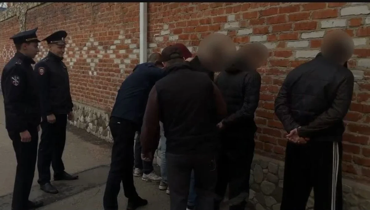 Скандалили, угрожали пистолетом: в Усть-Лабинском районе задержали 5 человек
