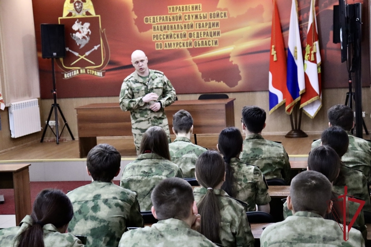 Начальник инспекции пожарной безопасности рассказал благовещенским школьникам о правилах поведения во время пожароопасного сезона