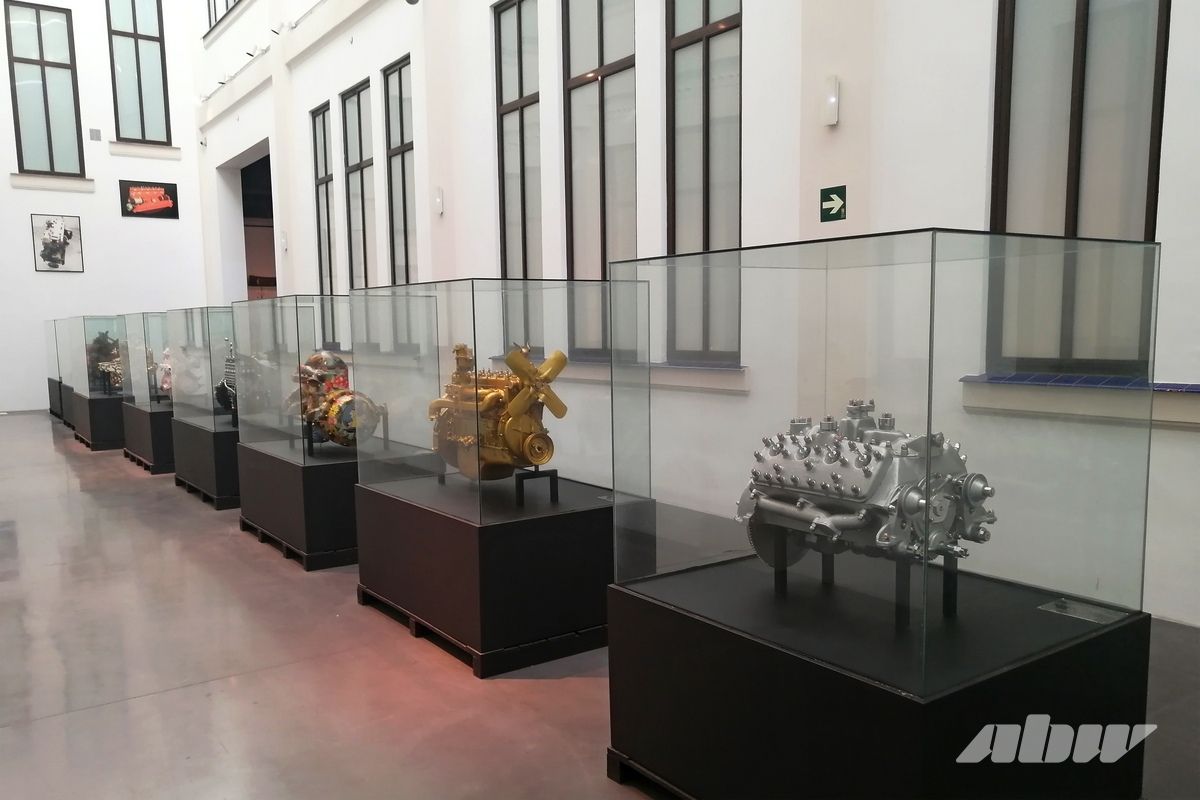 Стиль, мода и ретроавтомобили музея в испанской Малаге: часть вторая