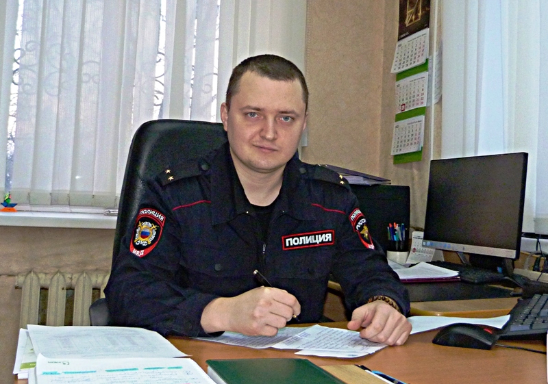 Младший оперуполномоченный уголовного розыска. Минаков денис александрович. Опер полиция. Младший оперуполномоченный уголовного розыска. Форма капитана полиции мужская.