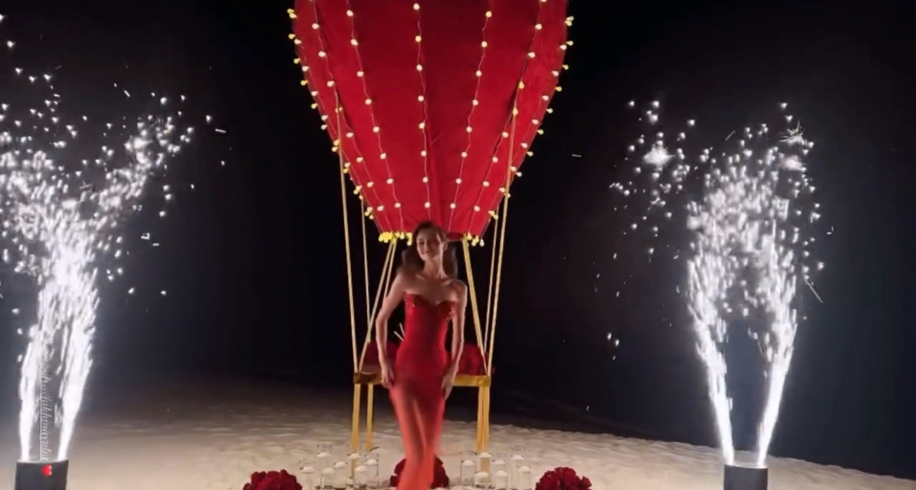 Мисс Россия из Чувашии показала, как отпраздновала 25-летие: музыканты, салюты, кучи цветов и шаров