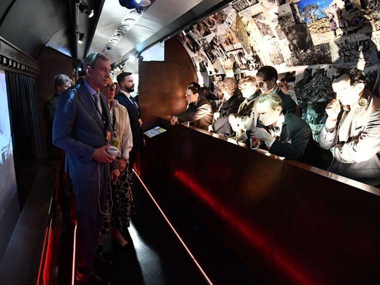 В Омске стартовала выставка «Поезд Победы», впечатлившая реализмом и масштабами