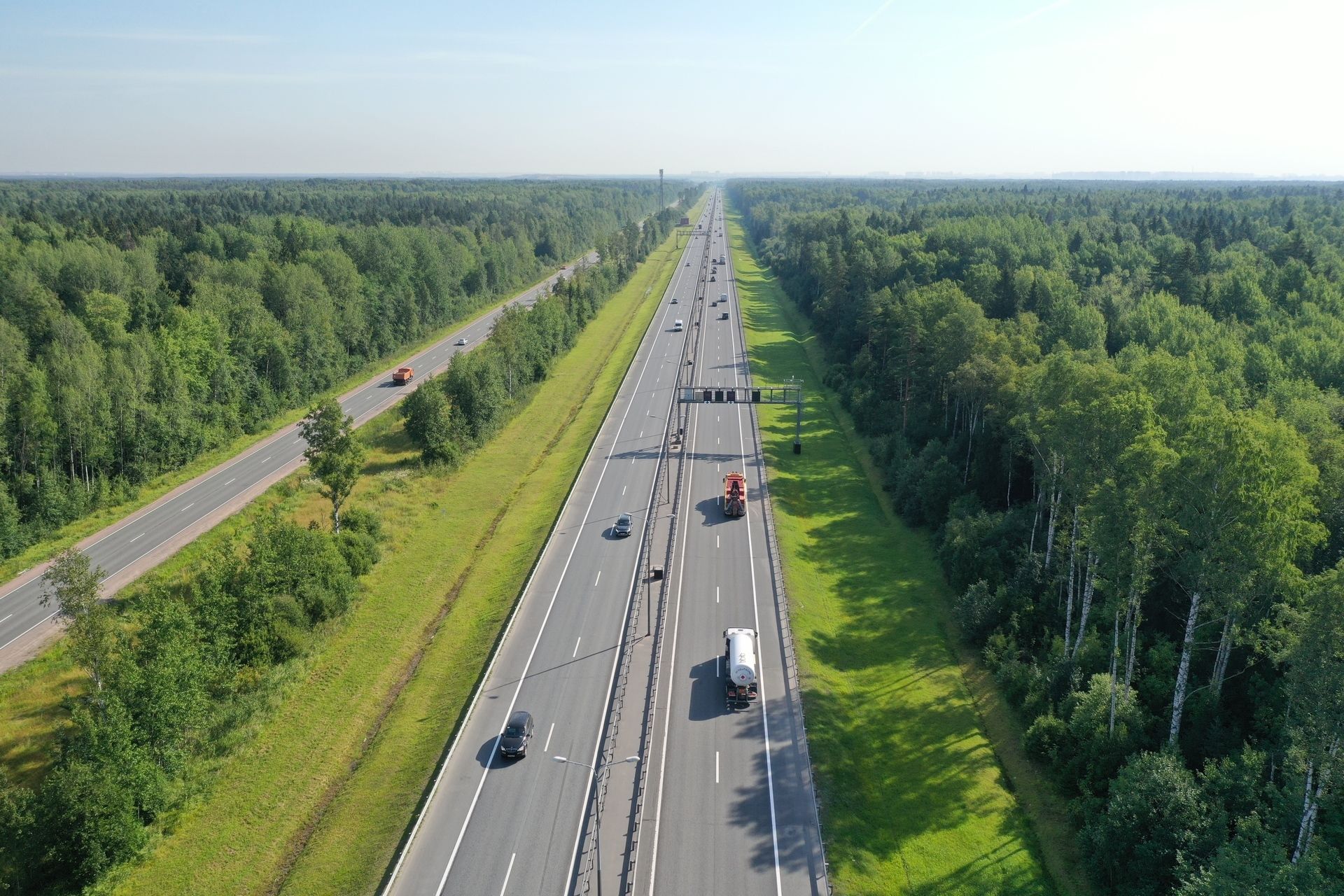 Северный участок. Шоссе. Полоса. Московское шоссе 6 полос. Конец земли фото.