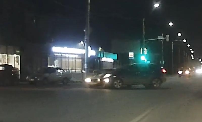 Когда дадут воду сызрань монгора. ДТП Сызрань Монгора. На огне Сызрань Монгора. Маленькая Сызрань происшествия аварии. ДТП Сызрань перекресток ТЦ Монгора.