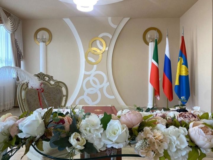 Подача заявок продлена: татарстанские молодожены могут получить грант до конца 2025 года