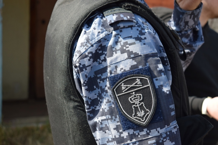 В Нижнем Новгороде росгвардейцы задержали мужчину за нанесение ранений женщине с помощью ножа