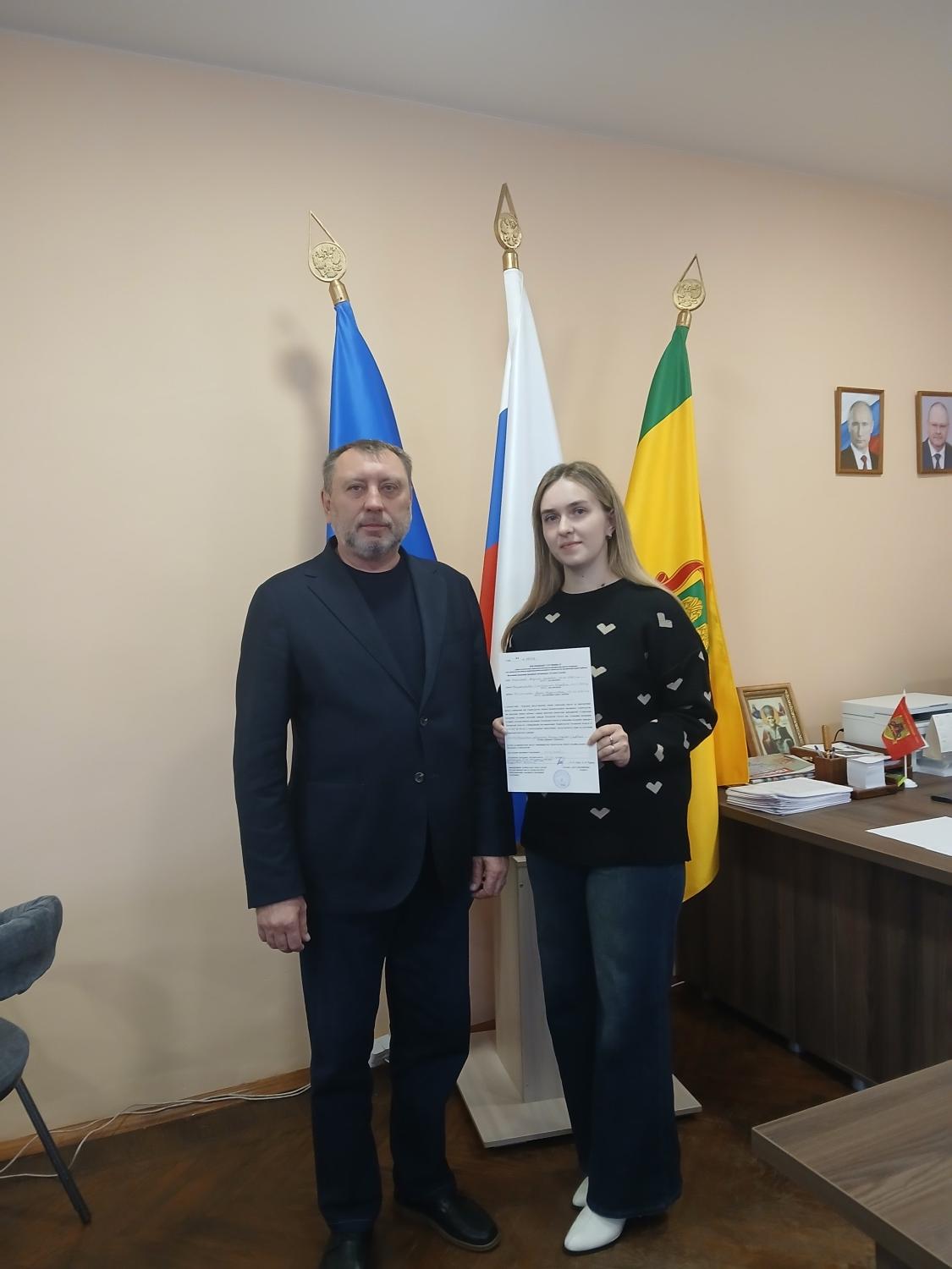Вручение губернаторского жилищного сертификата