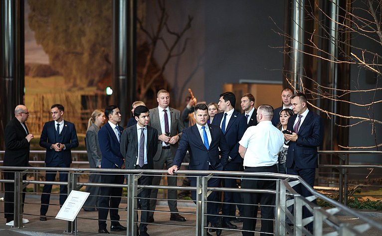 Посещение музея Великой Отечественной войны участниками выездного заседания Молодежной межпарламентской ассамблеи государств —участников СНГ