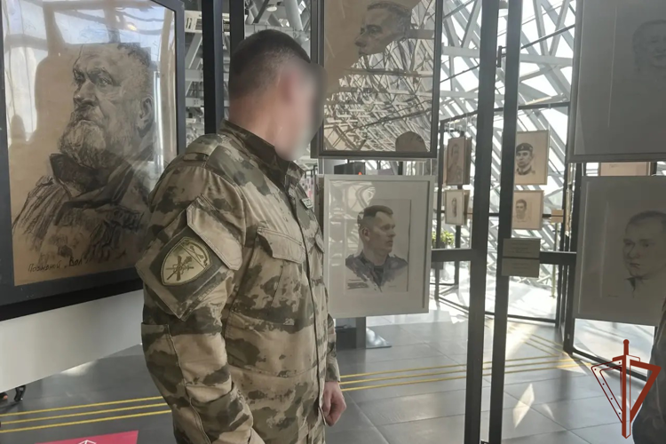 Росгвардейцы приняли участие в открытии художественной выставки «Герои нашего времени» в Калуге