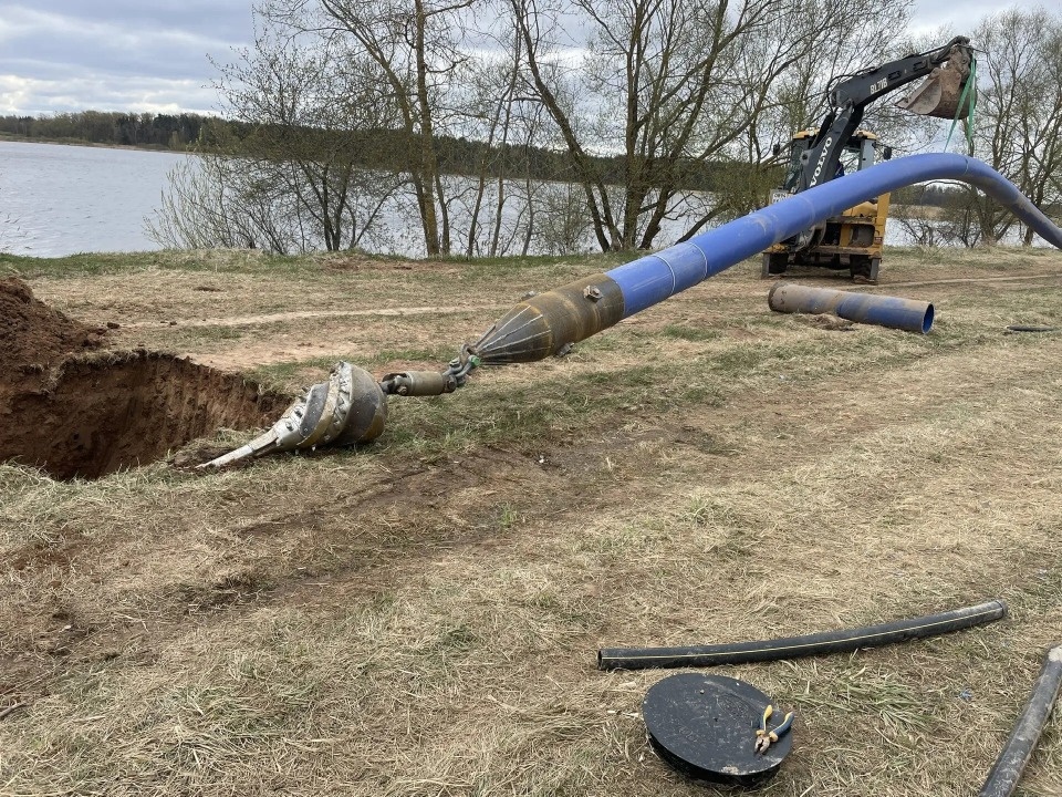 В Великих Луках продолжается реконструкция кольцевого водовода