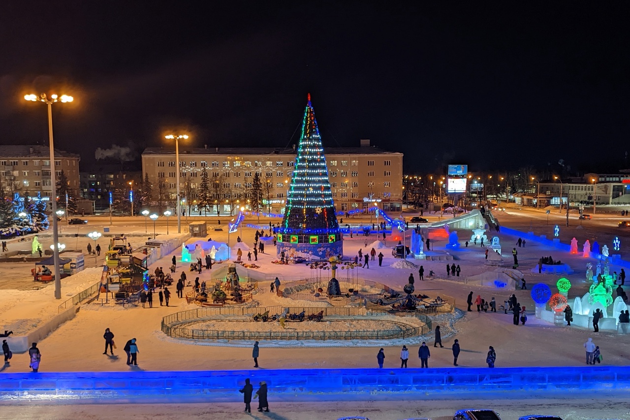 Каменск телек. Ледовый городок Каменск-Уральский 2022. Ледовый городок Каменск-Уральский 2021. Горки Каменск Уральский. Каменск Уральский 2012 Ледовый городок.