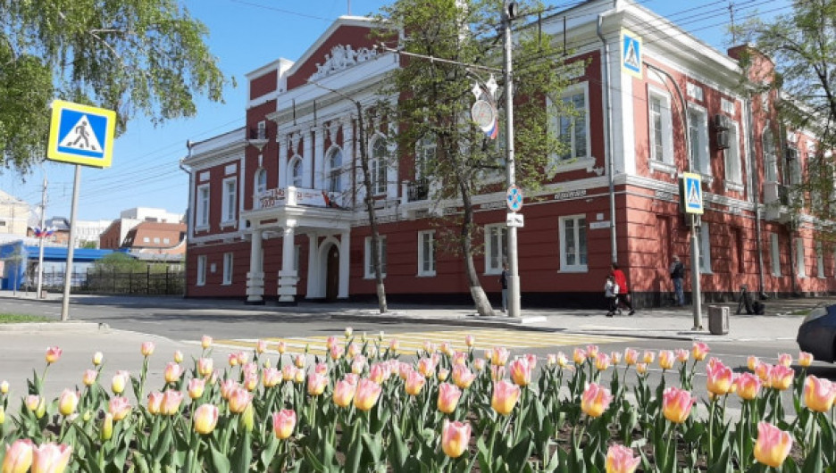 Мэрия Барнаула. Барнаул весной. Барнаул весной фото.