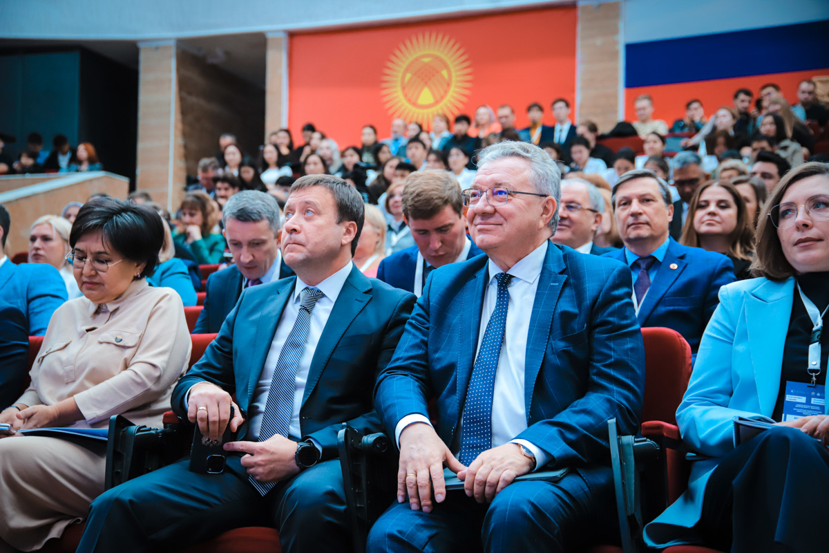 Андрей Рудской принял участие в центральной панельной дискуссии 
