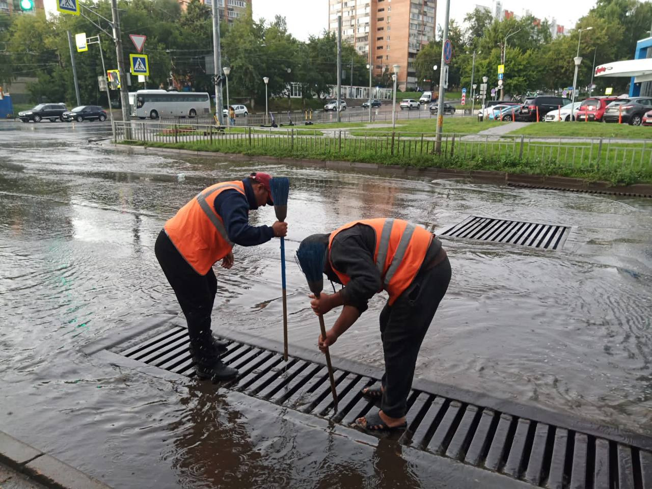 Когда будет дождь в нижнем новгороде. Ливень в Нижнем Новгороде 9 августа. Ливневка Нижний Новгород. Ливневая канализация в городе. Ливневки дорожные.