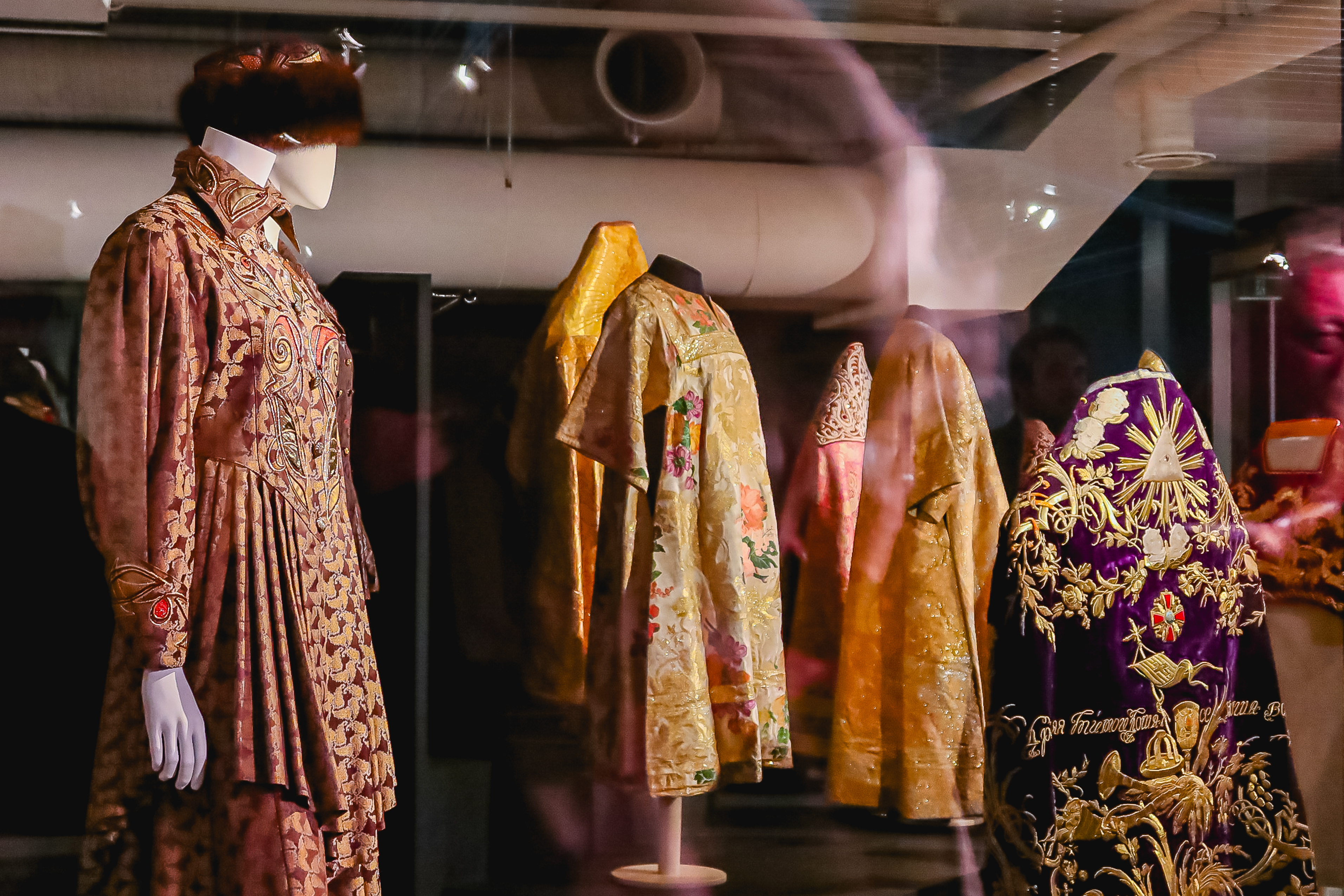 Эрмитаж показывает наследие петербургских модельеров от Меликовой до Бухинника27