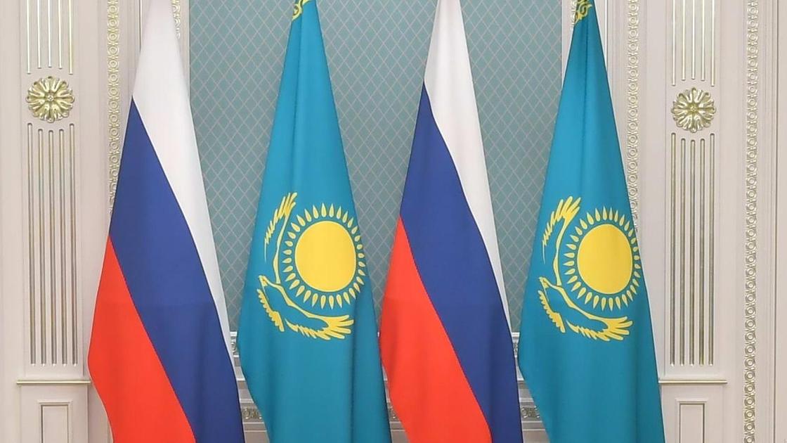 Kazakhstan russian. Флаг РК И РФ. Флаг России и Казахстана. РФ И Казахстан флаг. Россия Казахстан