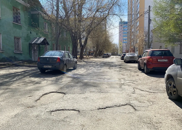 Три дороги в Металлургическом районе Челябинска отремонтируют к августу 