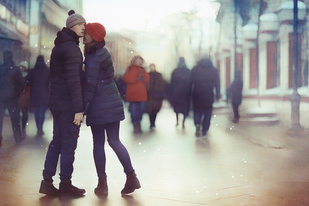 Малознакомый человек с сайта может тщательно скрывать важные детали биографии, но всё равно всё тайное когда-нибудь станет явным