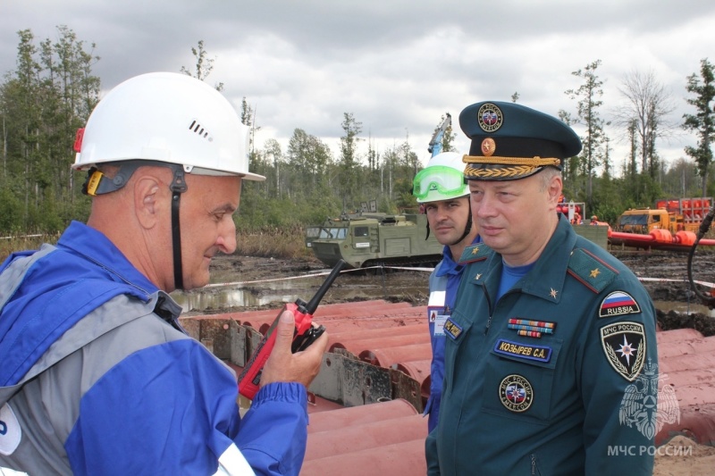 Начальник Главного управления МЧС России по Новгородской области Сергей Козырев оценил ход учений в Шимском районе
