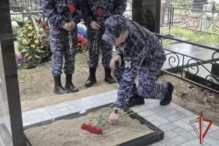 Росгвардейцы приняли участие в открытии памятника фронтовика Великой Отечественной войны Николая Самойлова