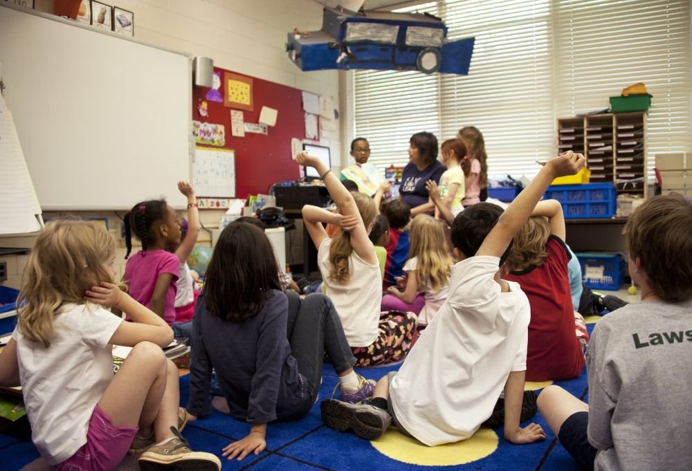 Хорошие оценки учителя чаще ставят девочкам