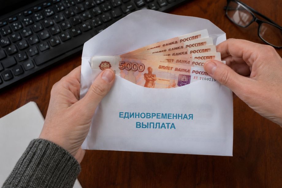Фото: PRIMPRESS/ИИ | По 70 000 рублей в год. Новая выплата за непрерывный стаж 15 лет вводится с мая