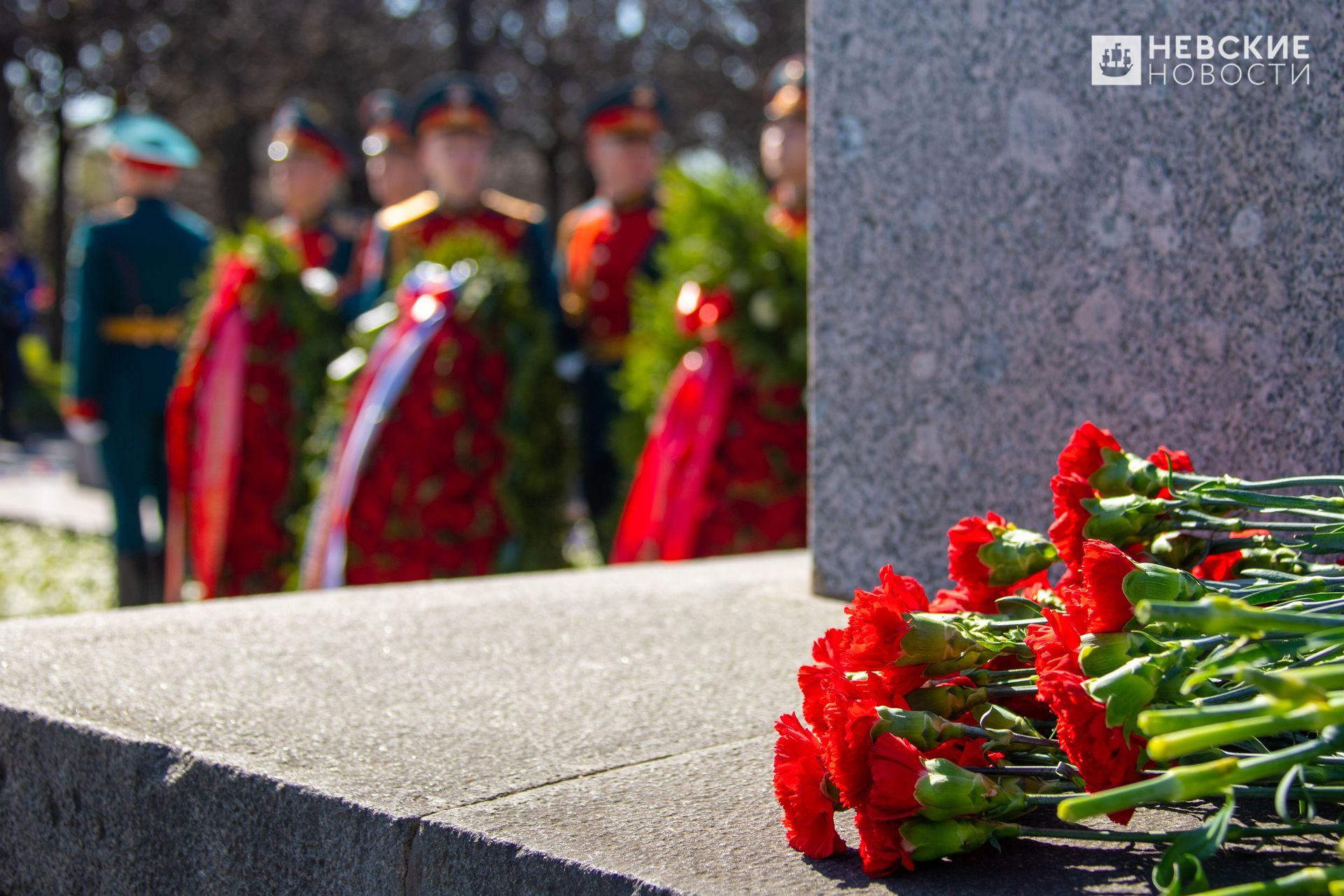 Пискаревское кладбище сегодня мероприятия. Возложение цветов на Пискаревском кладбище сегодня.